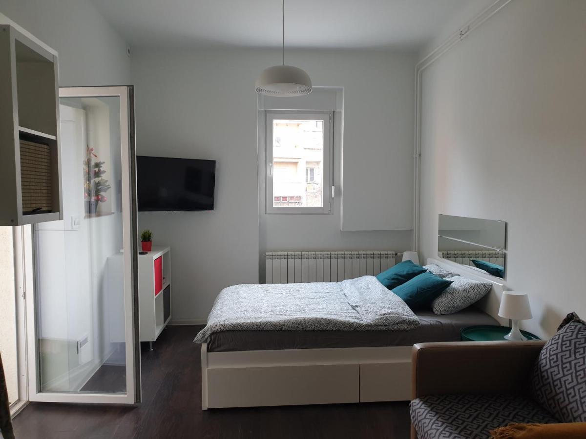 Studio appartment Savski Trg Belgrado Esterno foto
